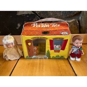 VTG 1966 Ideal Peewee doll tote house w/ 2 Uneeda Peewee dolls. Girl & Boy